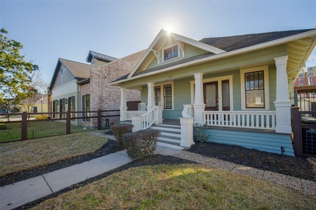 Building Photo - 312 W 20th St