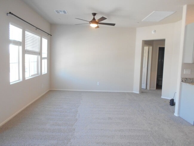Building Photo - Charming 2 Bedroom, 2 Bathroom Home