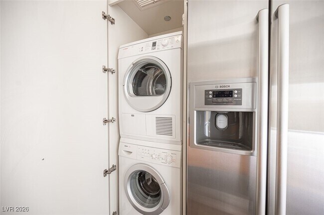 Building Photo - 3722 S Las Vegas Blvd