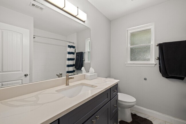 Building Photo - 2114 Briargreen Dr