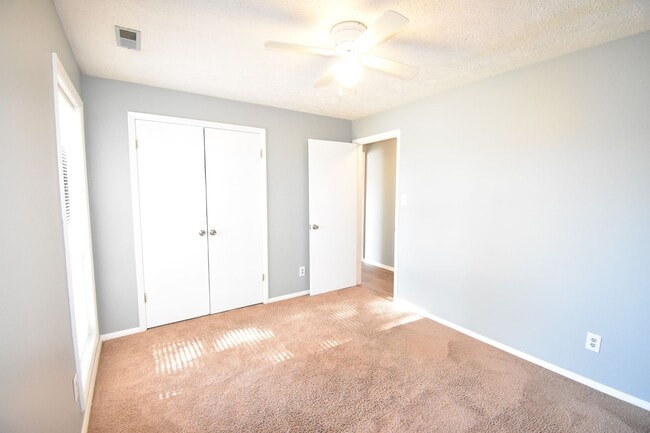 Building Photo - Coming Soon! 2 Bedroom and 2 Bath Condo (No Pets)