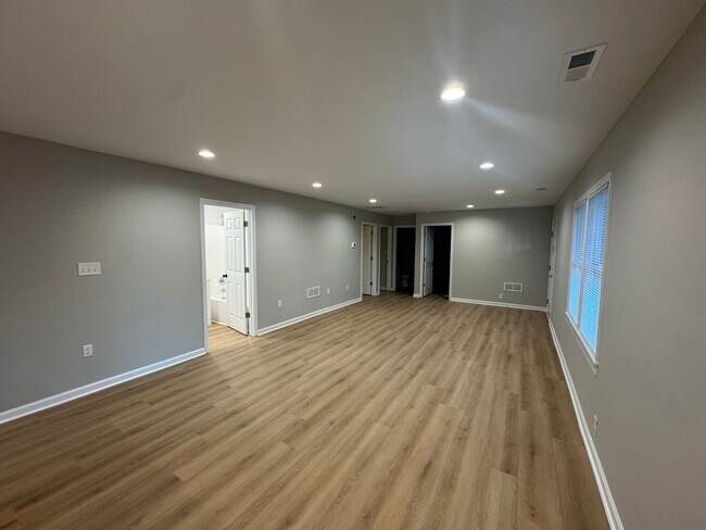 Building Photo - 4 Bed, 2.5 Bath with Park Access in the perfect location in Nicholasville! Stainless Steel Applia...