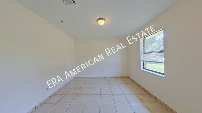 Building Photo - 160 Twin Trees Dr