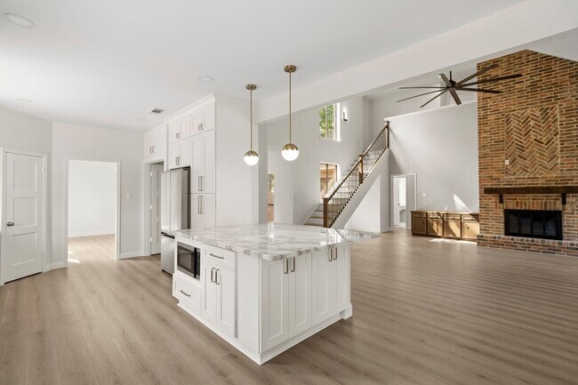 Building Photo - 3223 Country Club Blvd