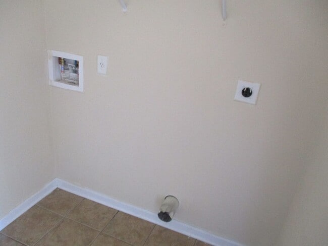 Building Photo - 222 Glade Ln