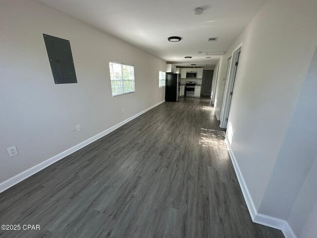 Building Photo - 619 E 8th Pl