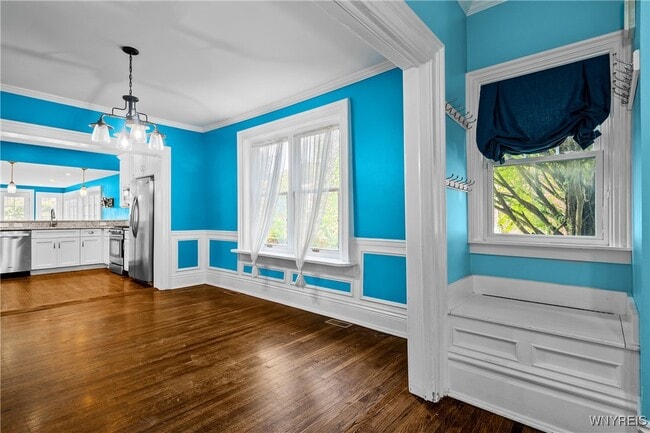 Building Photo - 108 Park St