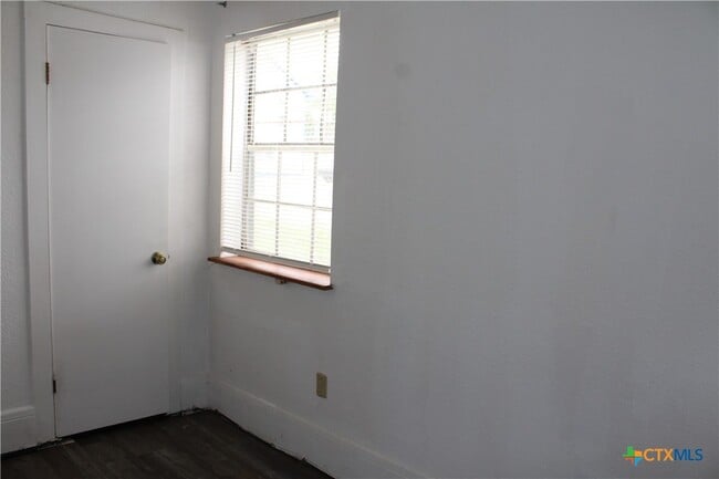Building Photo - 1306 S 45th St