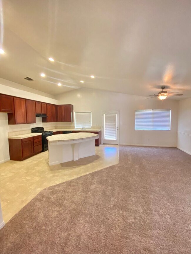 Building Photo - Beautiful 3 bed 2 bath Home in Rosedale!