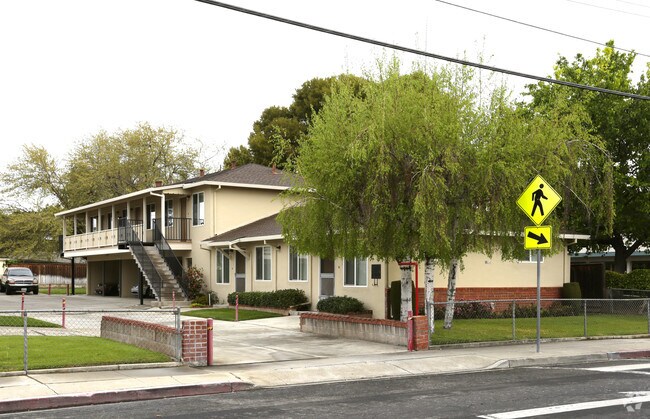 Primary Photo - 1945-1947 Bellomy St