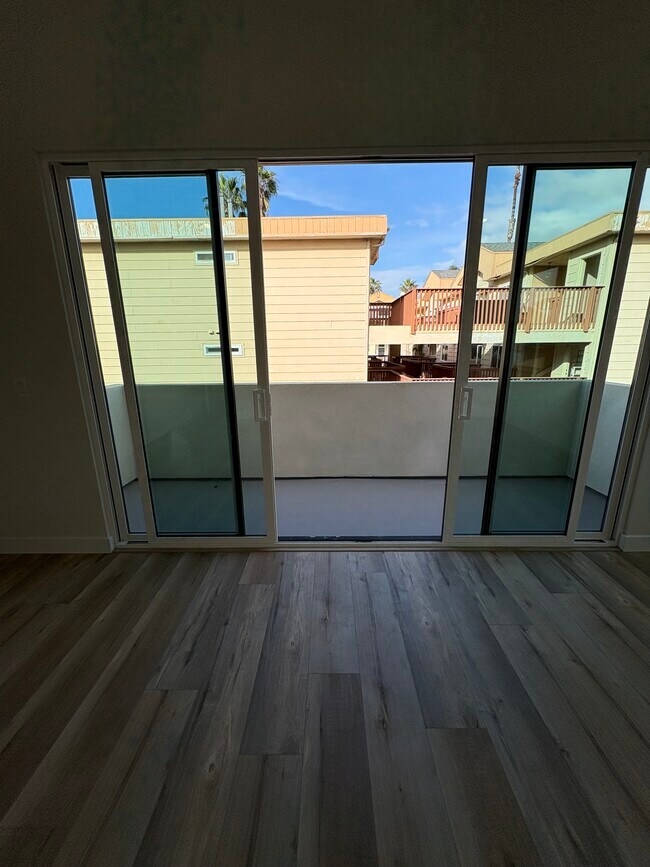 Building Photo - 260 Donax Ave