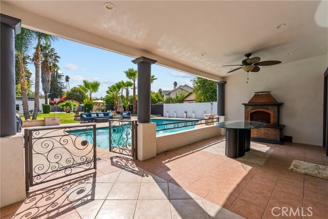 Building Photo - 23036 Burbank Blvd