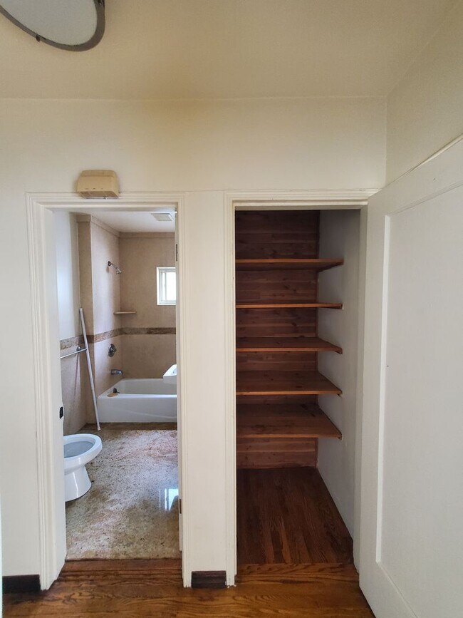Building Photo - Charming 1 Bedroom/1 Bath Apartment for Rent