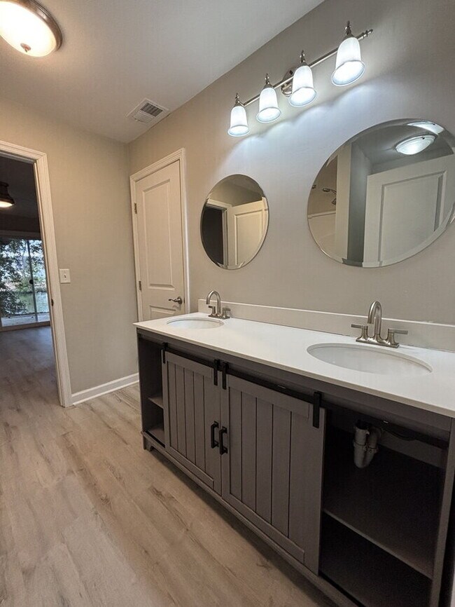 Building Photo - 8483 Yadkin Cir