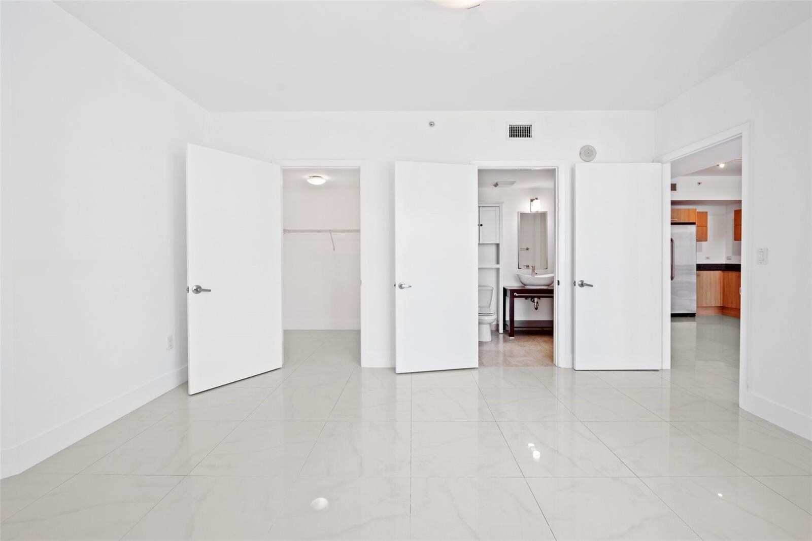 Building Photo - 350 S Miami Ave