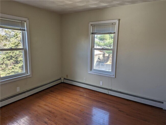 Building Photo - 61 Utton Ave