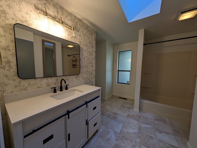 Building Photo - Tracyton Stunner! Available Now! 1/3 Acre FULLY Fenced.