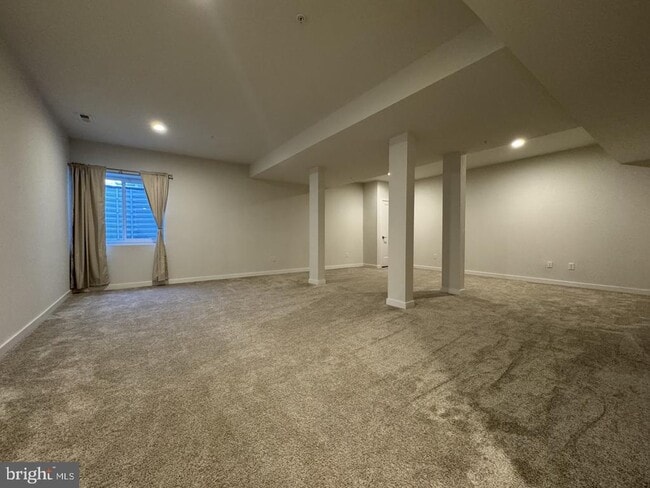Building Photo - 213 Wynstone Ct
