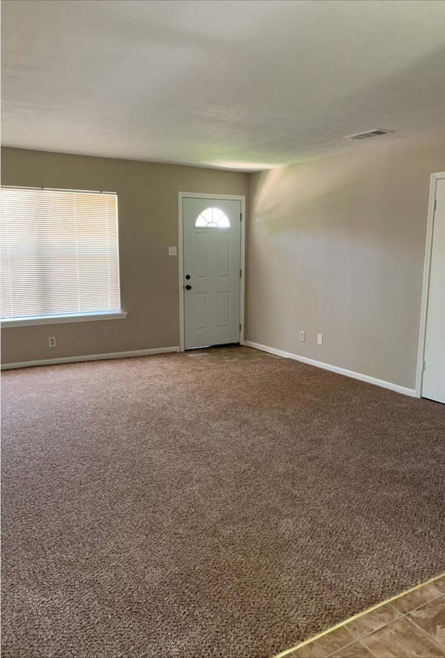 Building Photo - 1221 Jones- House