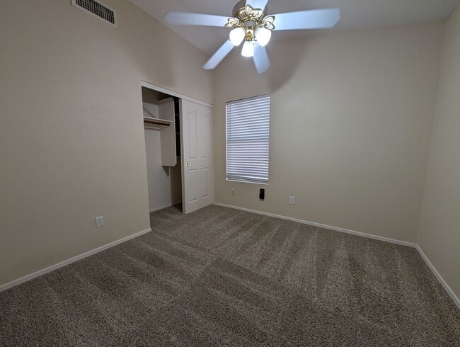 Building Photo - 4 Bedroom 2.5 Bathroom Lakewood Home