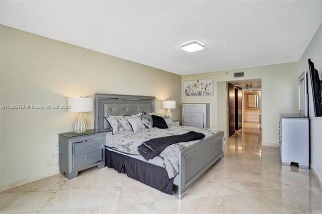 Building Photo - 16711 Collins Ave