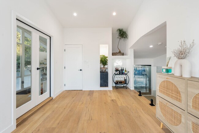 Building Photo - 3541 Multiview Dr