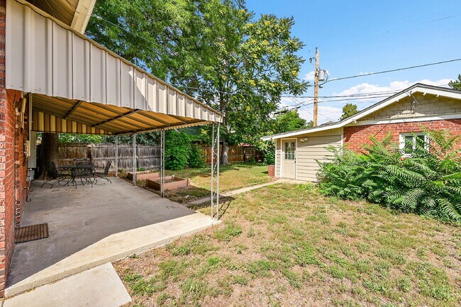 Building Photo - $3,950 - Charming and Updated 4 bed, 3 bat...