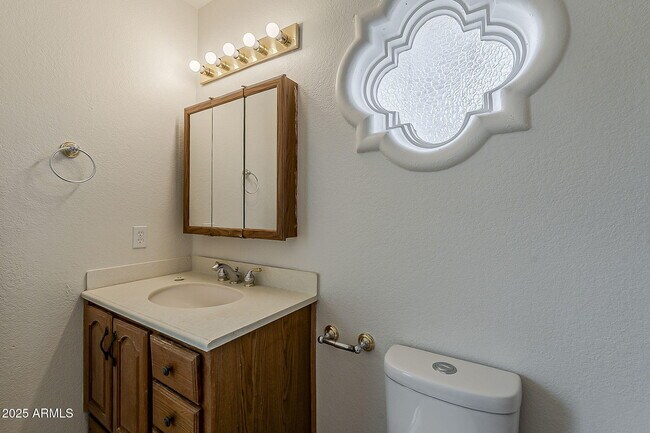 Building Photo - 5136 E Evergreen St