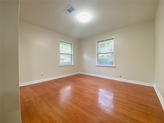 Building Photo - 5007 Hazelton St