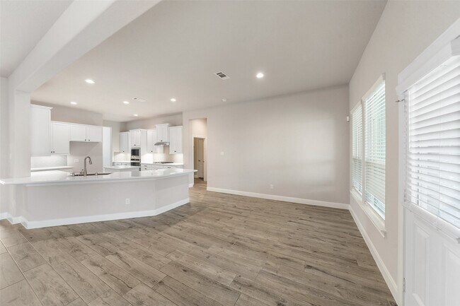 Building Photo - 1524 N Blue Bonnet Ln