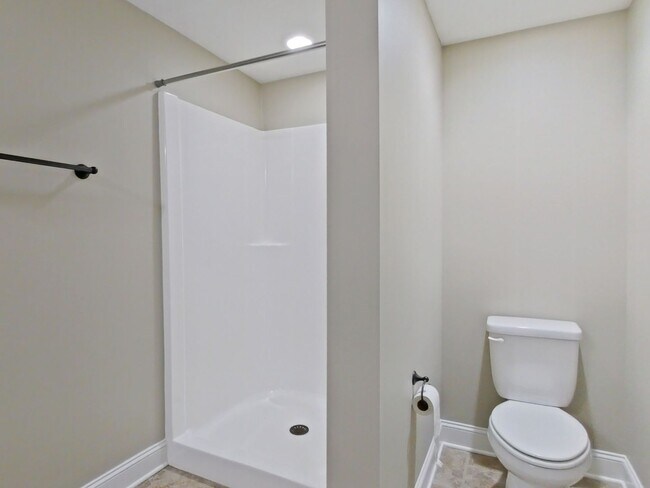 Building Photo - Estate STYLE home with pool and basement i...