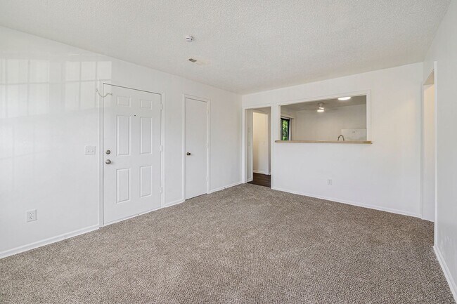 Building Photo - Charming 2BR/1BA Home - Look & Lease Special — Take ?500 off your first month’s rent!