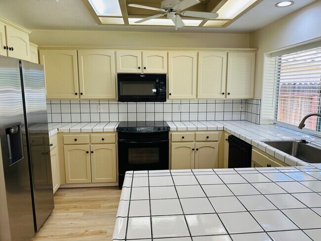Building Photo - $2,450 - Maple & Teague - 3 Bed 2 Bath, Meridian Ave. Fresno