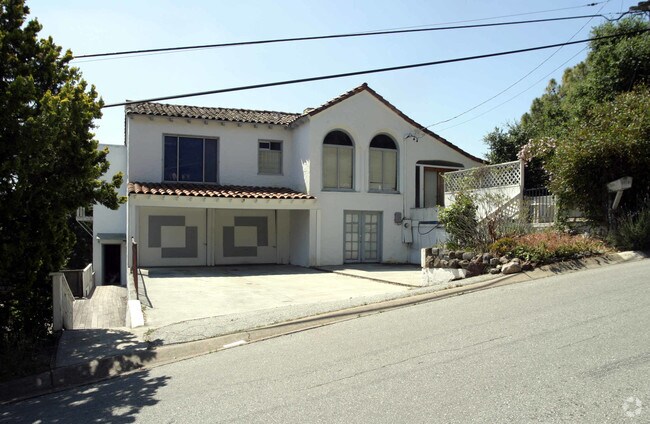 Primary Photo - 2119 Arthur Ave