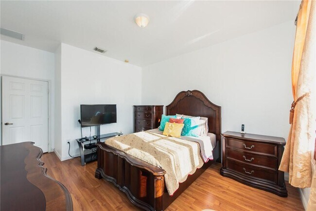 Building Photo - 6306 SW 165th Pl