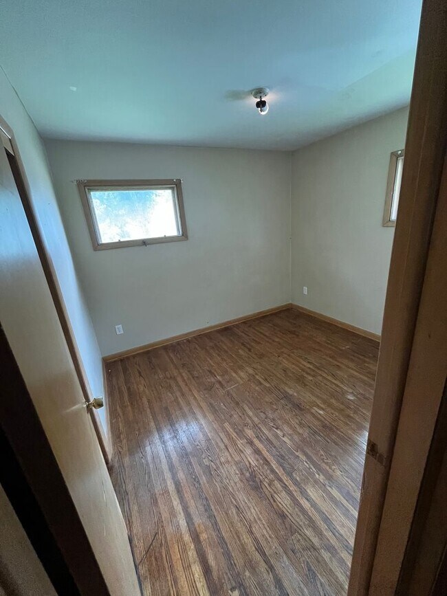 Building Photo - 1620 Guernsey Ct