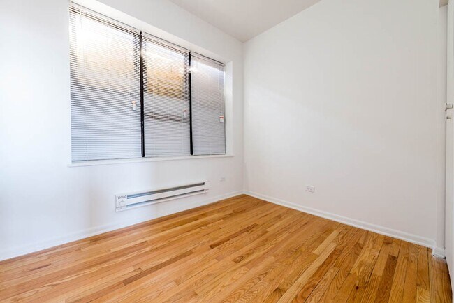 Building Photo - 705 S Lawndale Ave