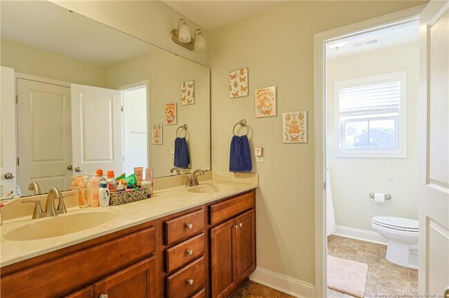 Building Photo - 1641 Mount Rainer Dr