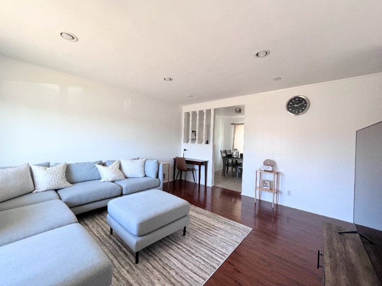 Building Photo - 17700 S Western Ave