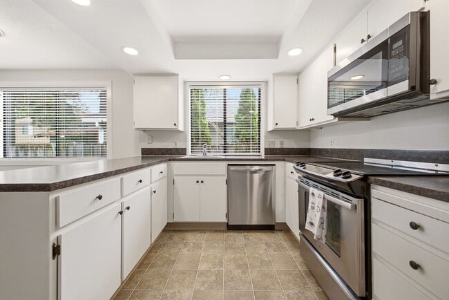Building Photo - 17563 SW Granada Dr