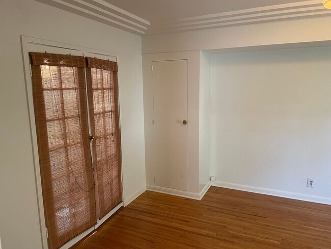 Building Photo - Charming 3-Bedroom Home with Gardener Serv...