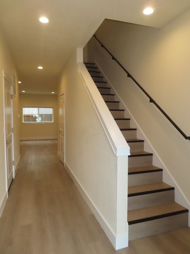 Building Photo - 2587Justine - FH