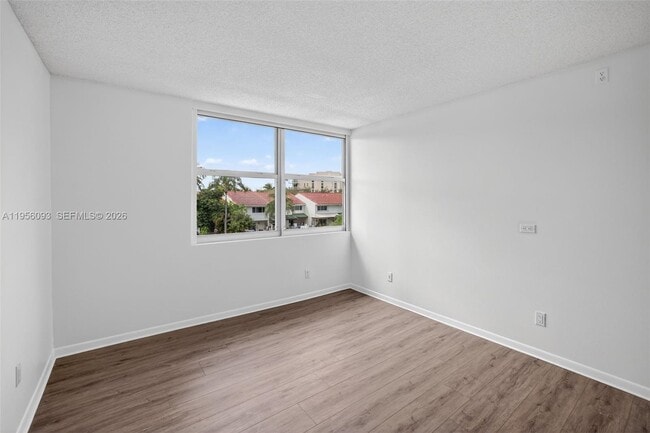 Building Photo - 16565 NE 26th Ave