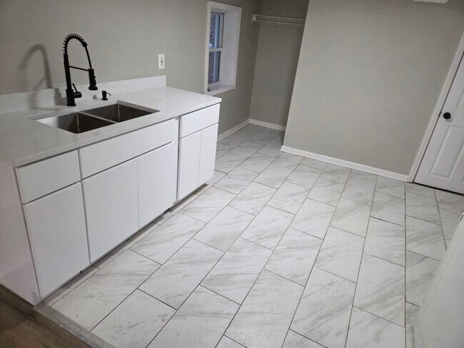 Building Photo - 2847 W 25th Pl