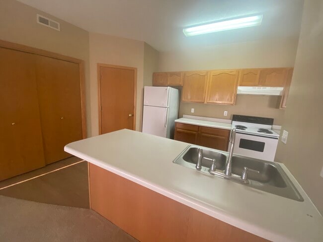 Building Photo - 1820 S 13th Ave E