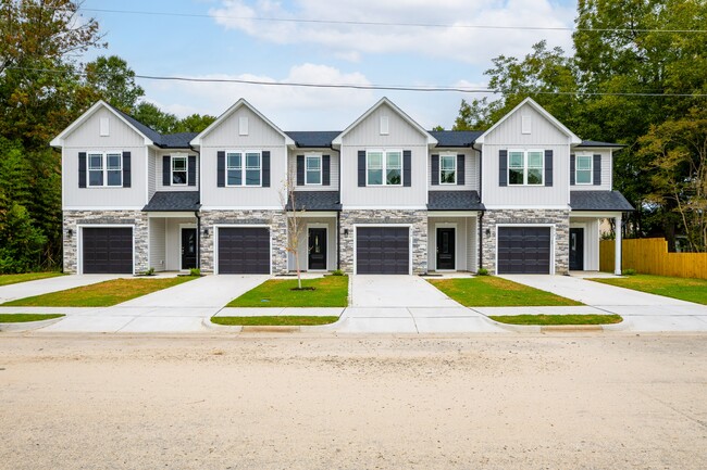 Primary Photo - 606 S Blackmon St