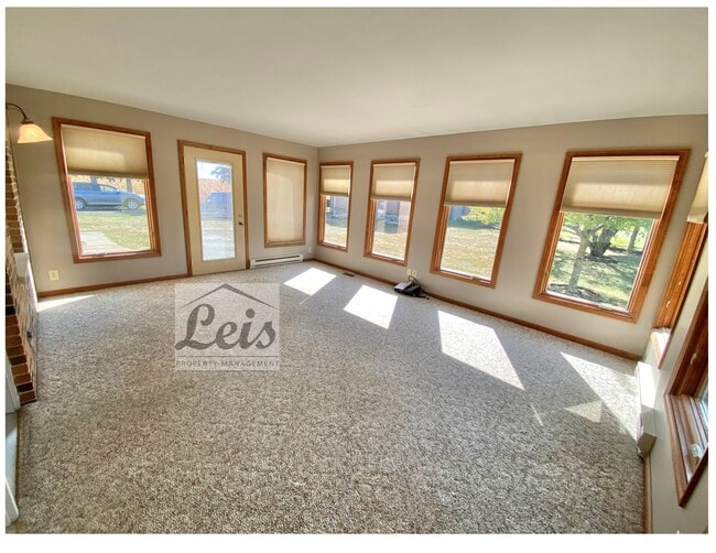 Building Photo - 3520 Ditmer Rd