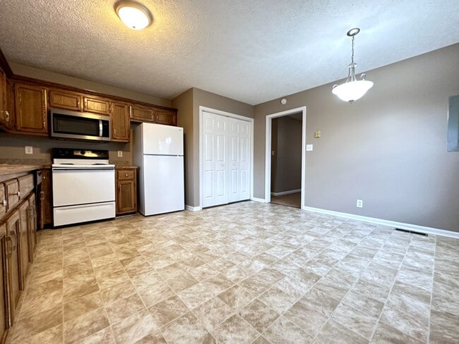 Building Photo - Single-Family in Oak Grove, KY--Deck and Large Backyard!