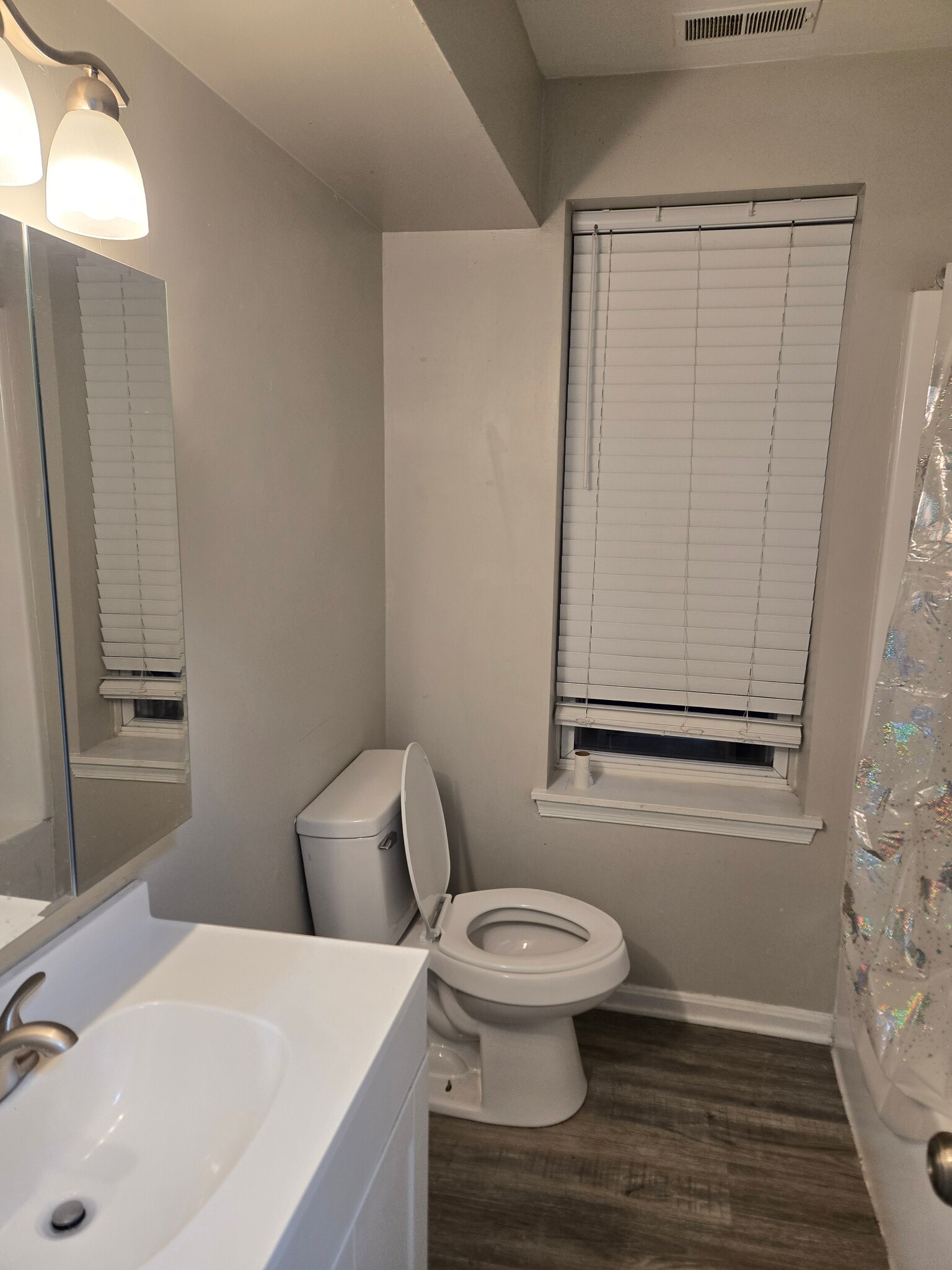 Building Photo - 2645 N Charles St