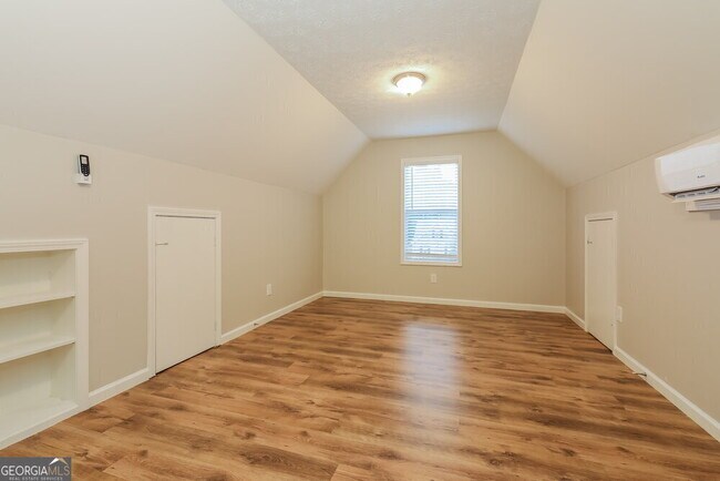 Building Photo - 208 Pebble Creek Dr